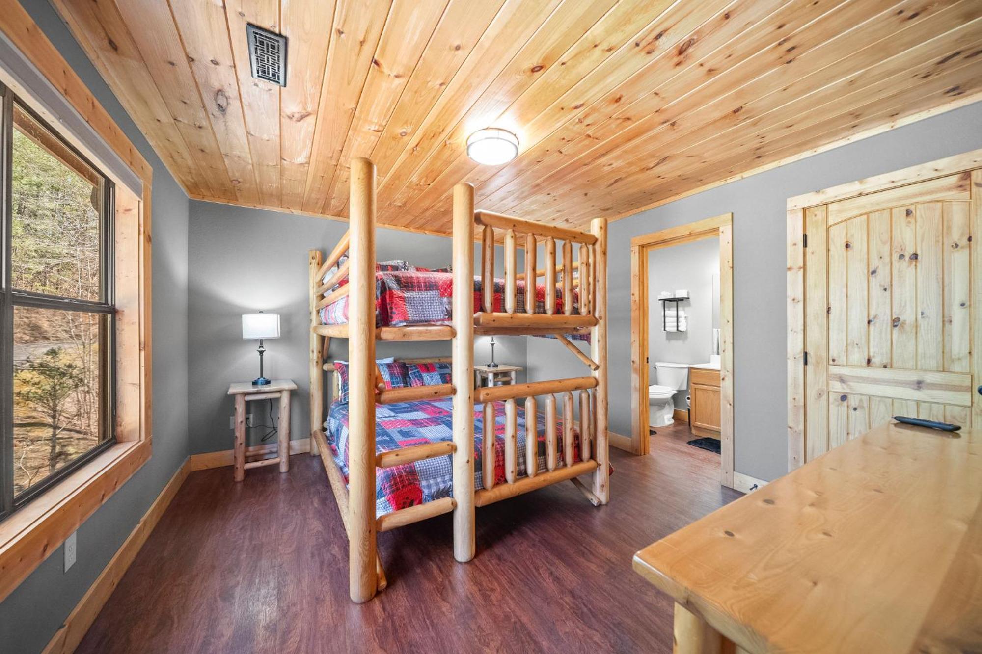 Stairway To Heaven Cabin By Staycating Gatlinburg Exterior photo